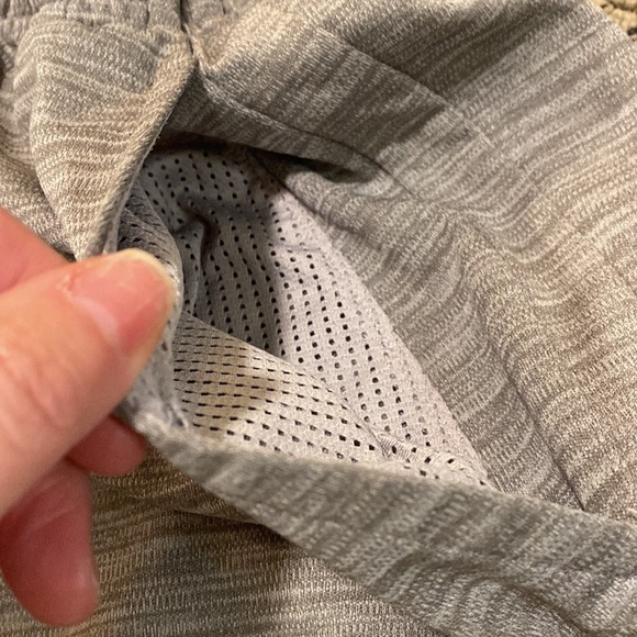 Nike Gray Athletic Shorts Size Medium in EUC - Picture 8 of 9